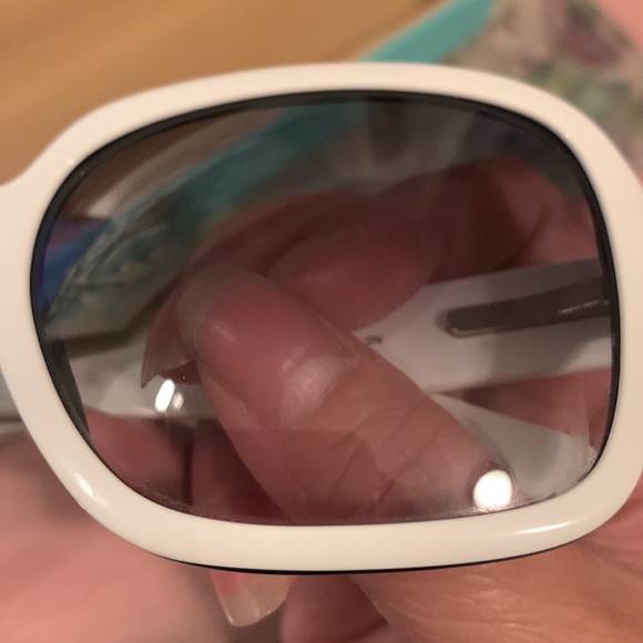 Authentic Chanel sunglasses - Picture 3 of 6